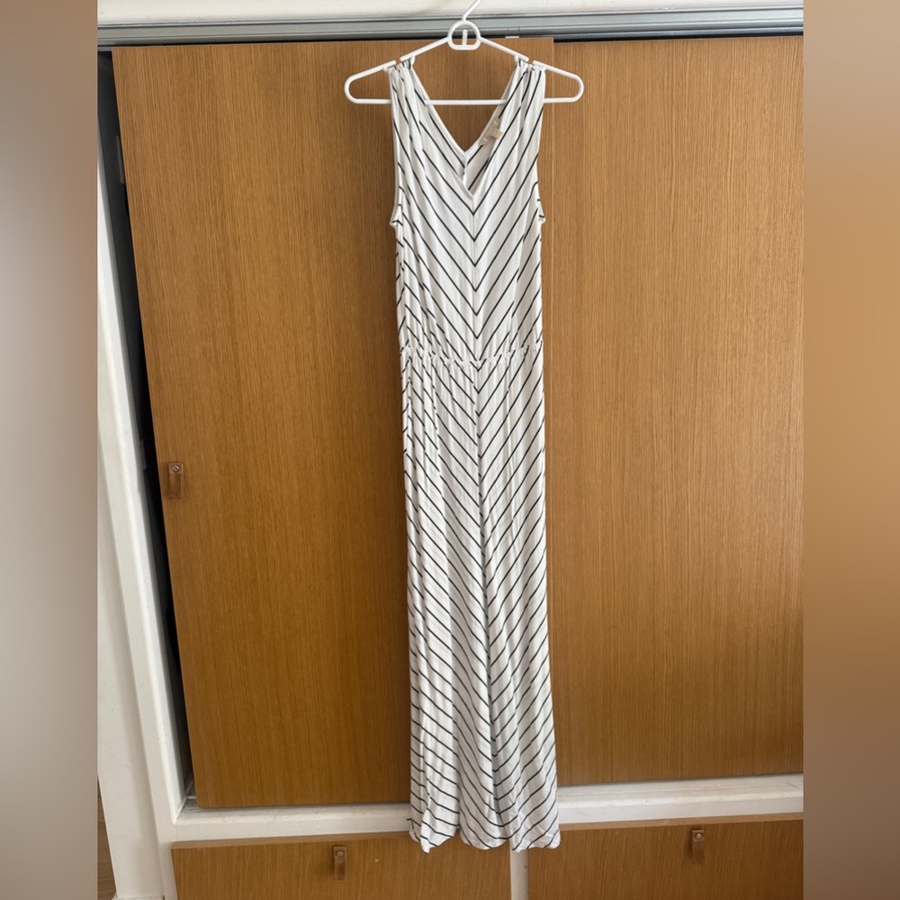 Banana Republic White and Gray Sleeveless V-Neck Sheath Maxi Dress